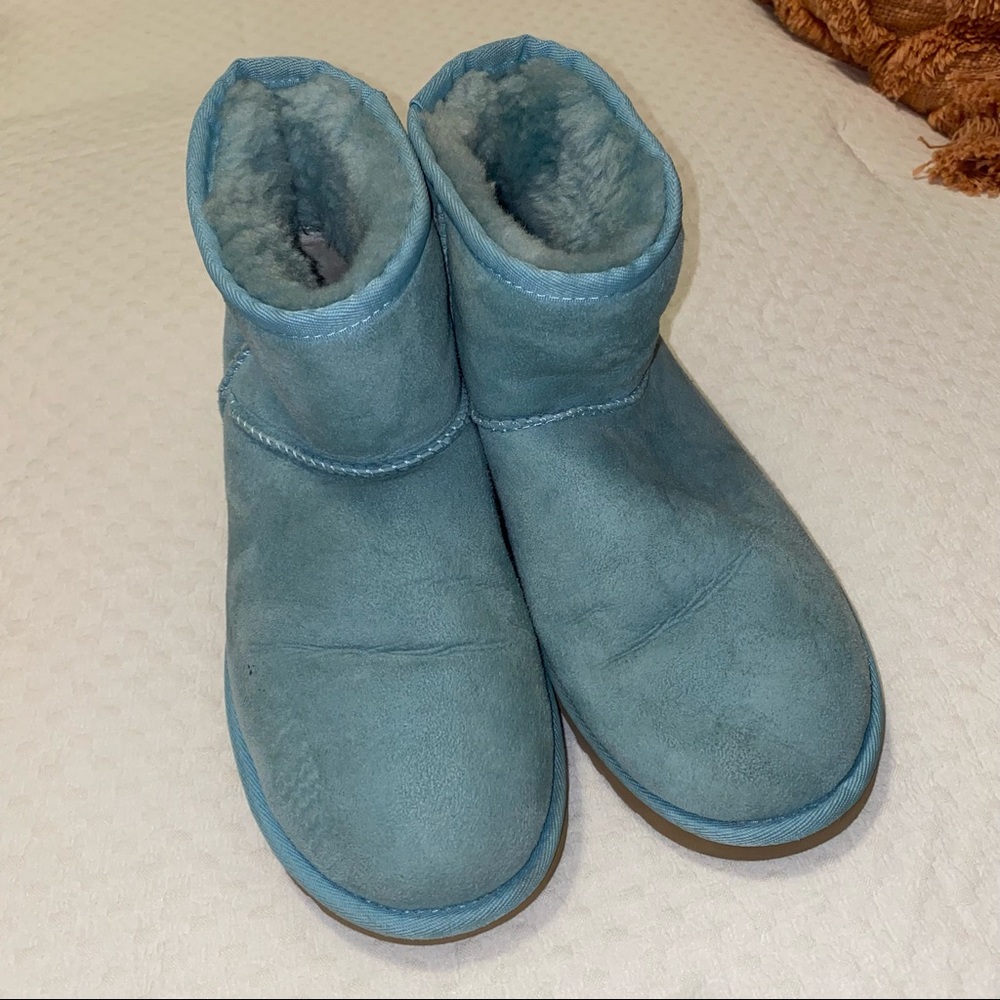 UGG Classic Mini II Size 7